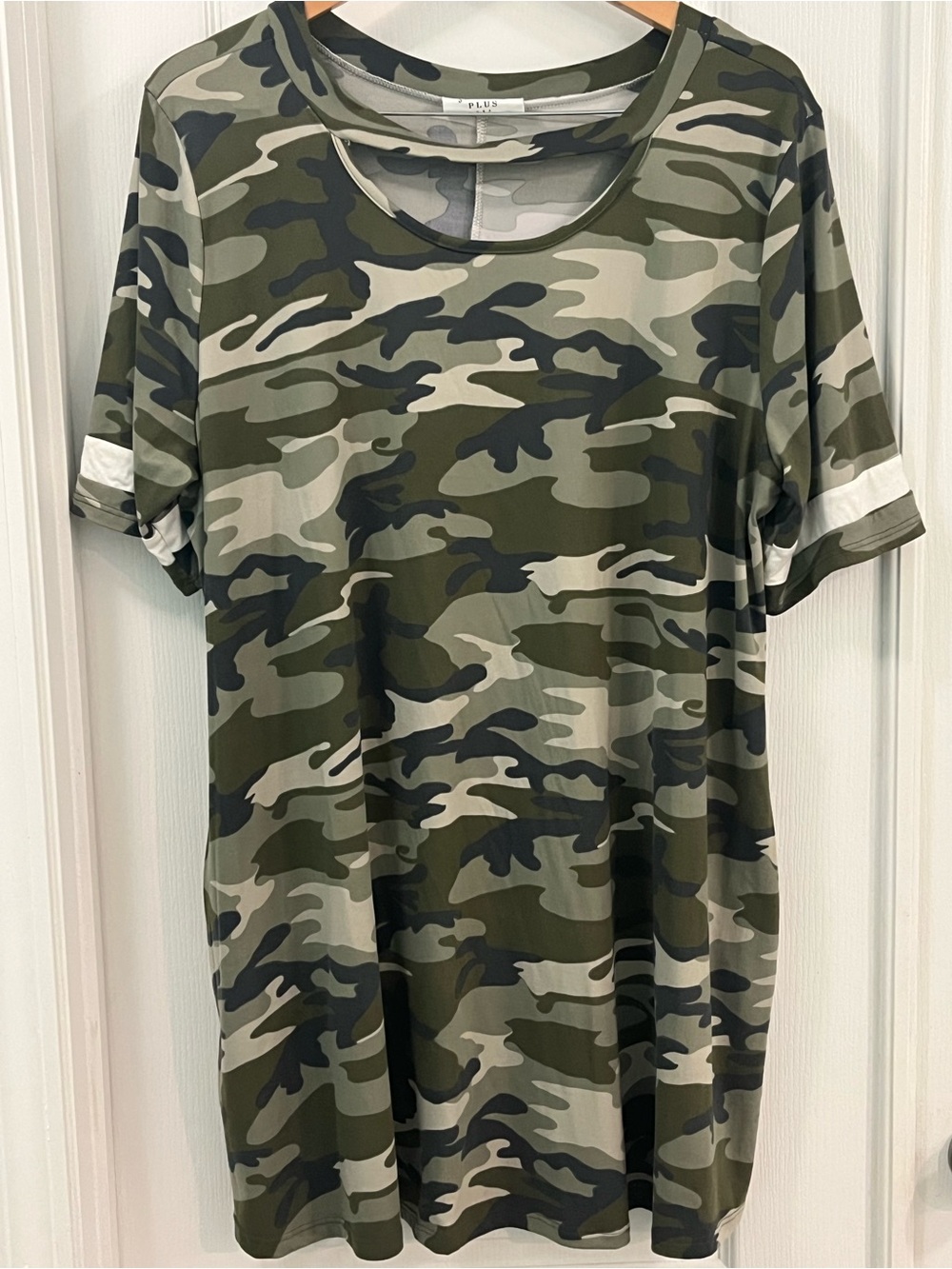 Janette Plus Neutral Camo Short Sleeve Tunic 3X. Wear as shirt or dress.